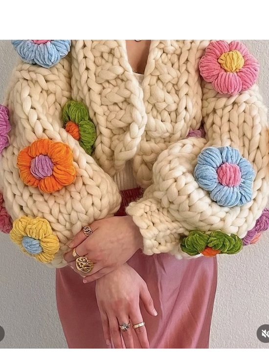 Heyays Sweaters - EUC HEYAYS 💯% Merino HAND-KNIT Chunky Cream Floral Appliqué Cardigan (size S)